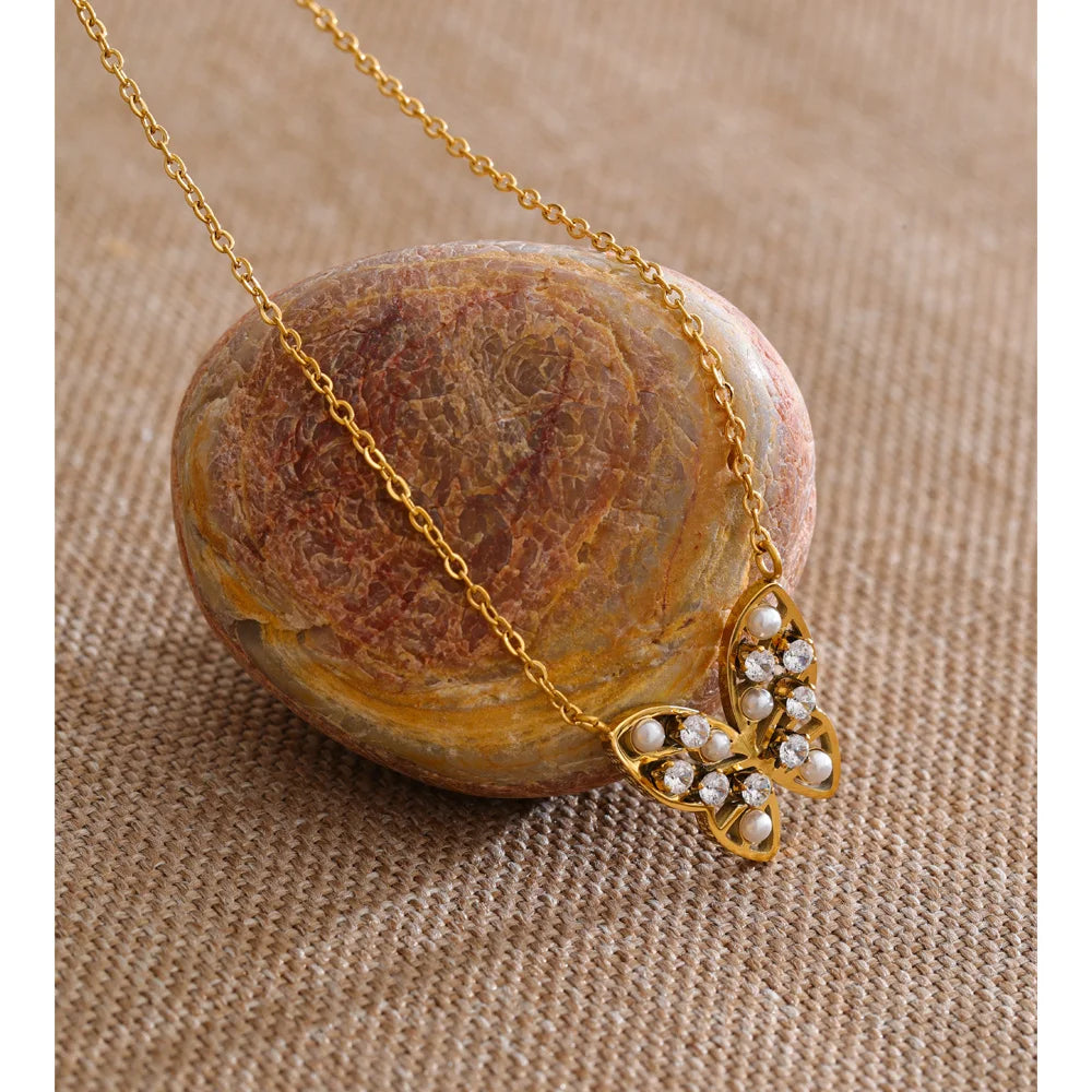 Cubic zirconia pearl butterfly necklace in gold-plated stainless steel with pearl and cubic zirconia.