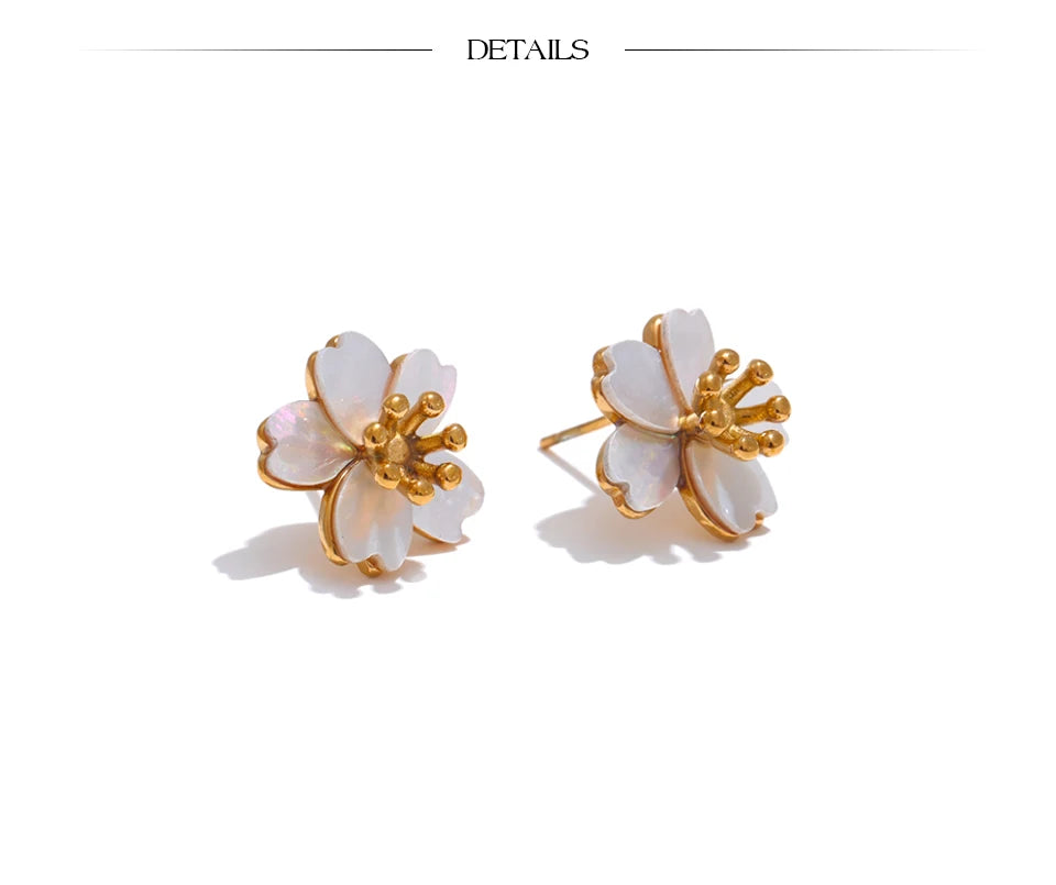 Shell flower earrings in stainless steel with shell.
