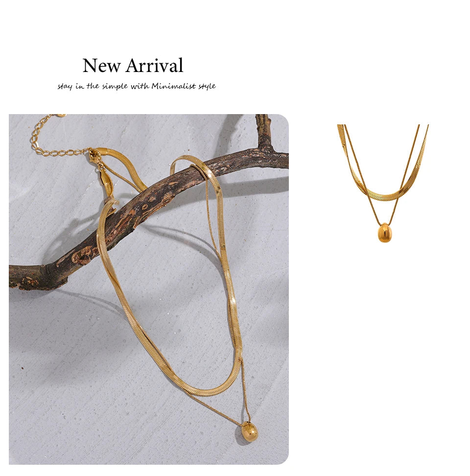 Snake geometric chain necklace in gold-plated stainless steel.