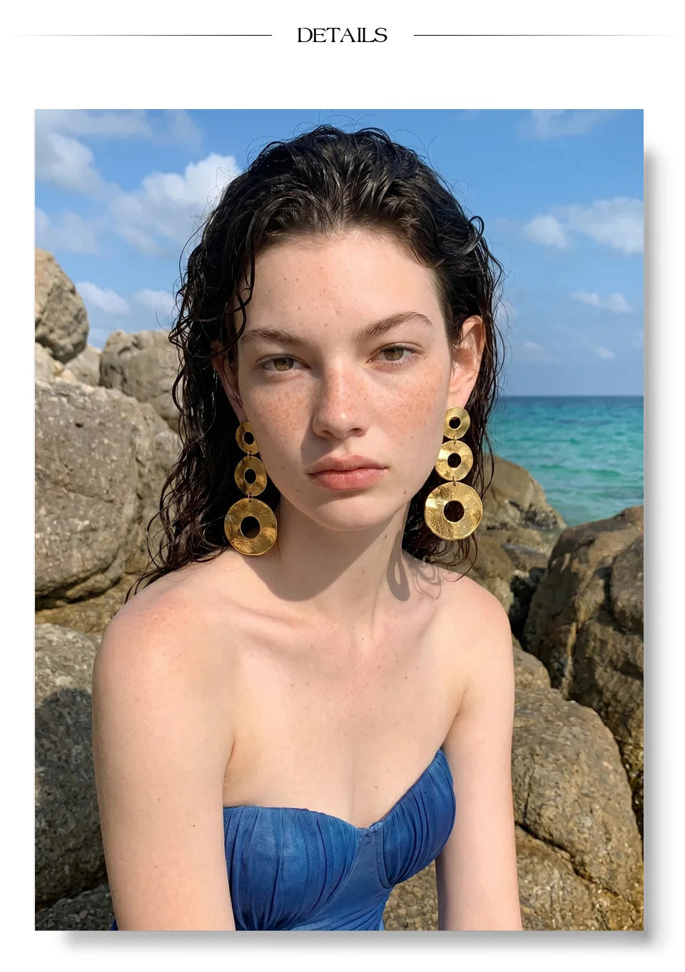 Geometric earrings in gold-plated stainless steel.