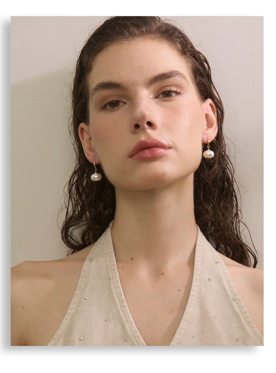 Pearl geometric earrings in gold-plated stainless steel with pearl.