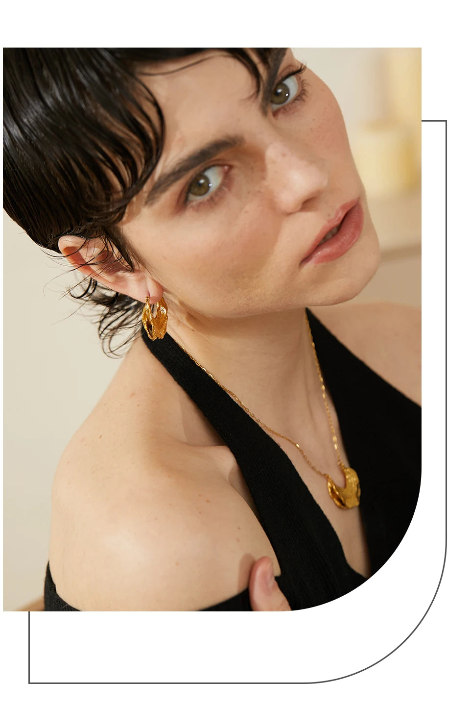 Geometric earrings in 18K gold-plated stainless steel.