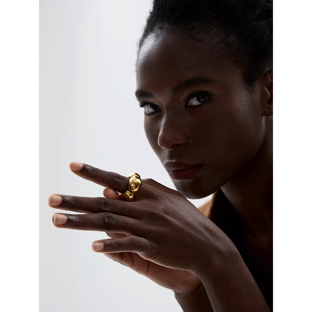 Flower geometric ring in 18K gold-plated 316L stainless steel.