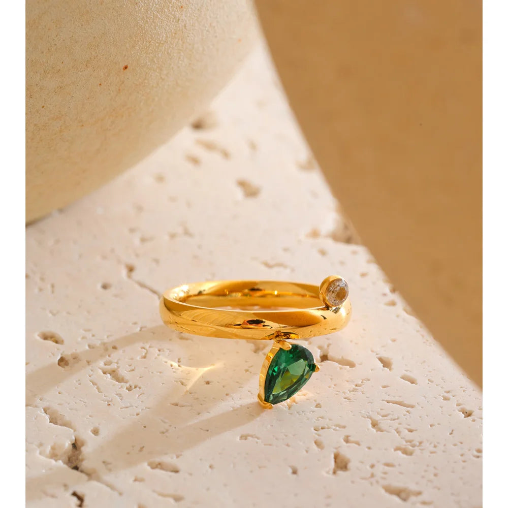 Green cubic zirconia geometric ring in 18K gold-plated stainless steel with cubic zirconia.