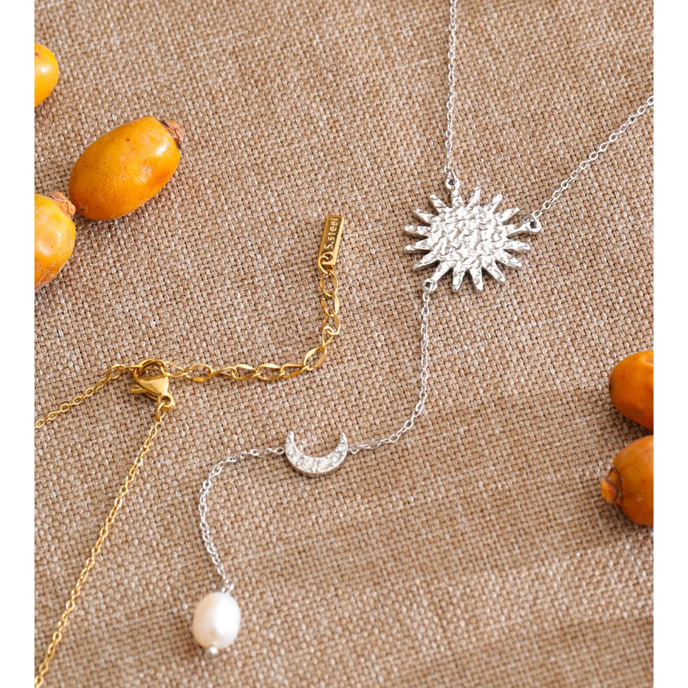 Cubic zirconia freshwater pearl heart necklace in gold-plated stainless steel with freshwater pearl and cubic zirconia.