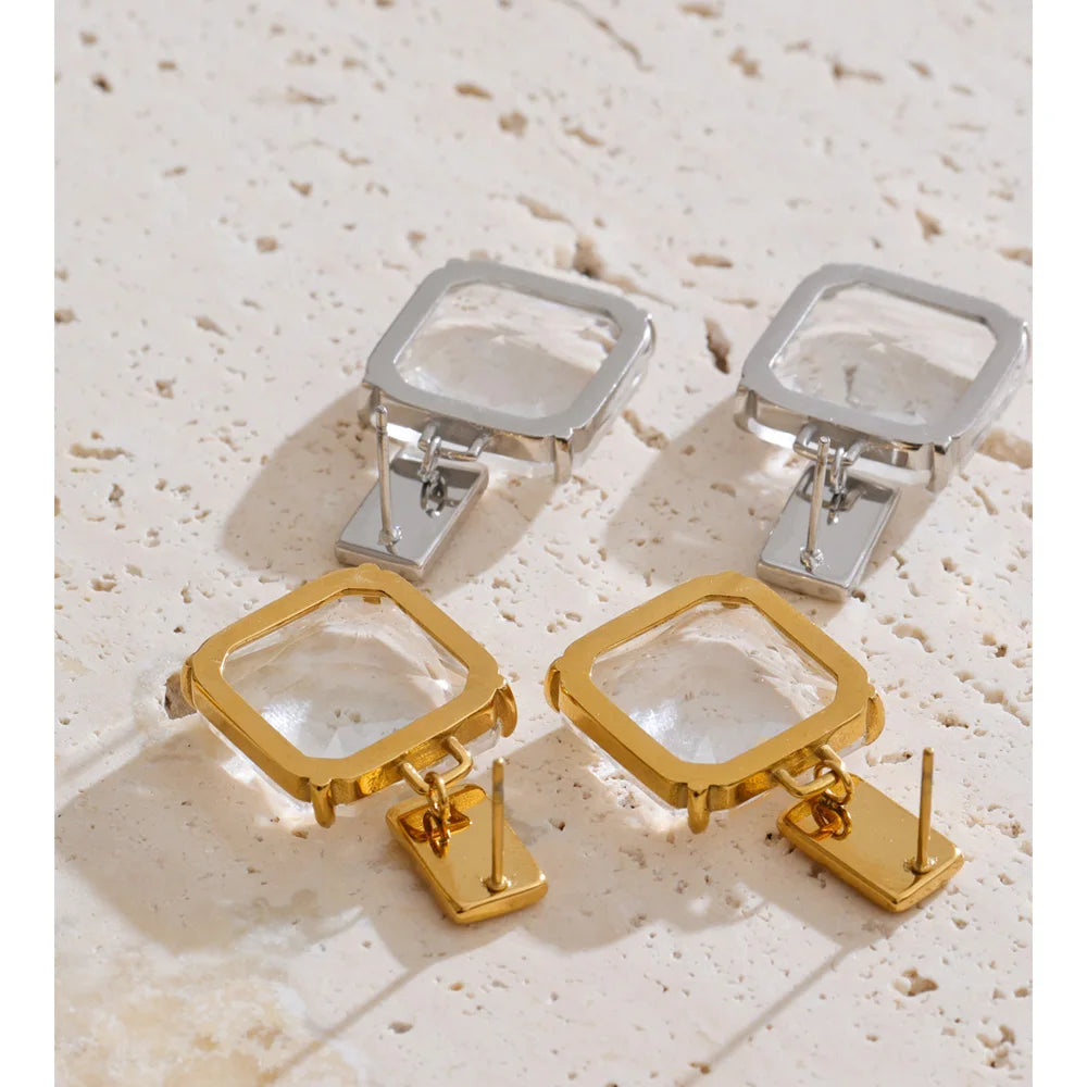 Cubic zirconia geometric earrings in gold-plated stainless steel with cubic zirconia.