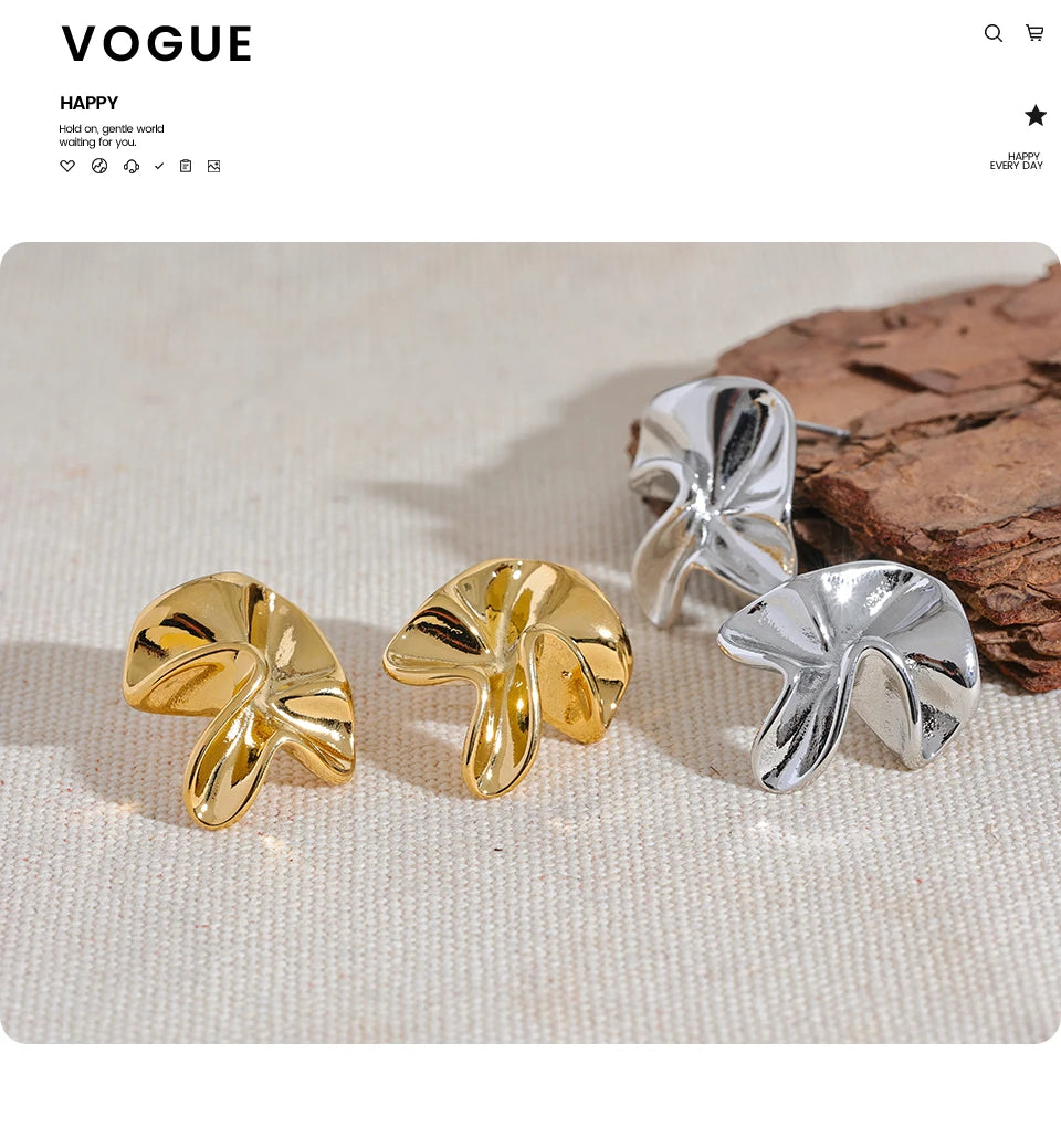 Flower earrings in gold-plated 316L stainless steel.