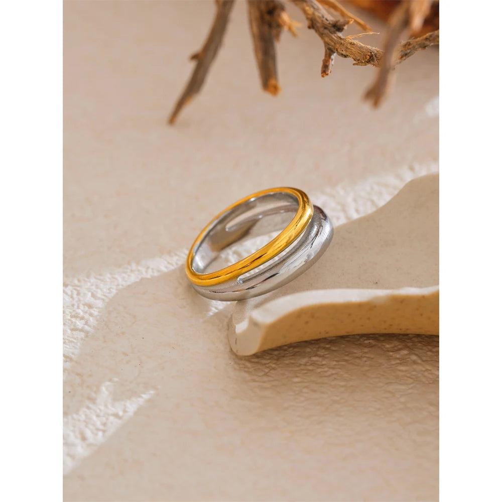Geometric ring in 18K gold-plated stainless steel.