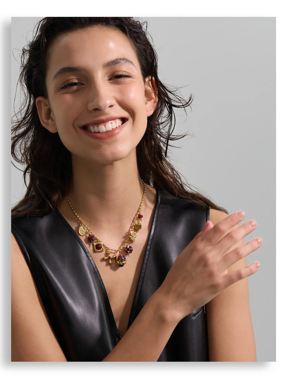 Resin acrylic cross necklace in gold-plated stainless steel with resin and acrylic.