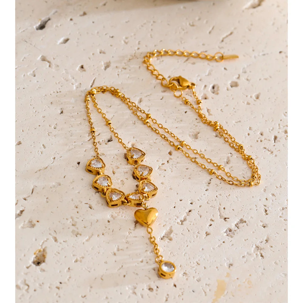 Cubic zirconia heart necklace in gold-plated stainless steel with cubic zirconia.
