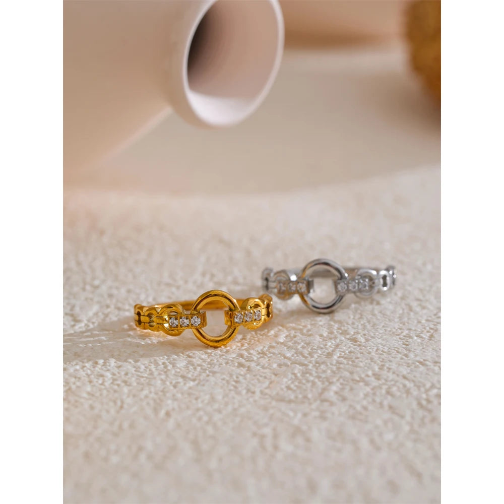 Cubic zirconia geometric ring in gold-plated stainless steel with cubic zirconia.