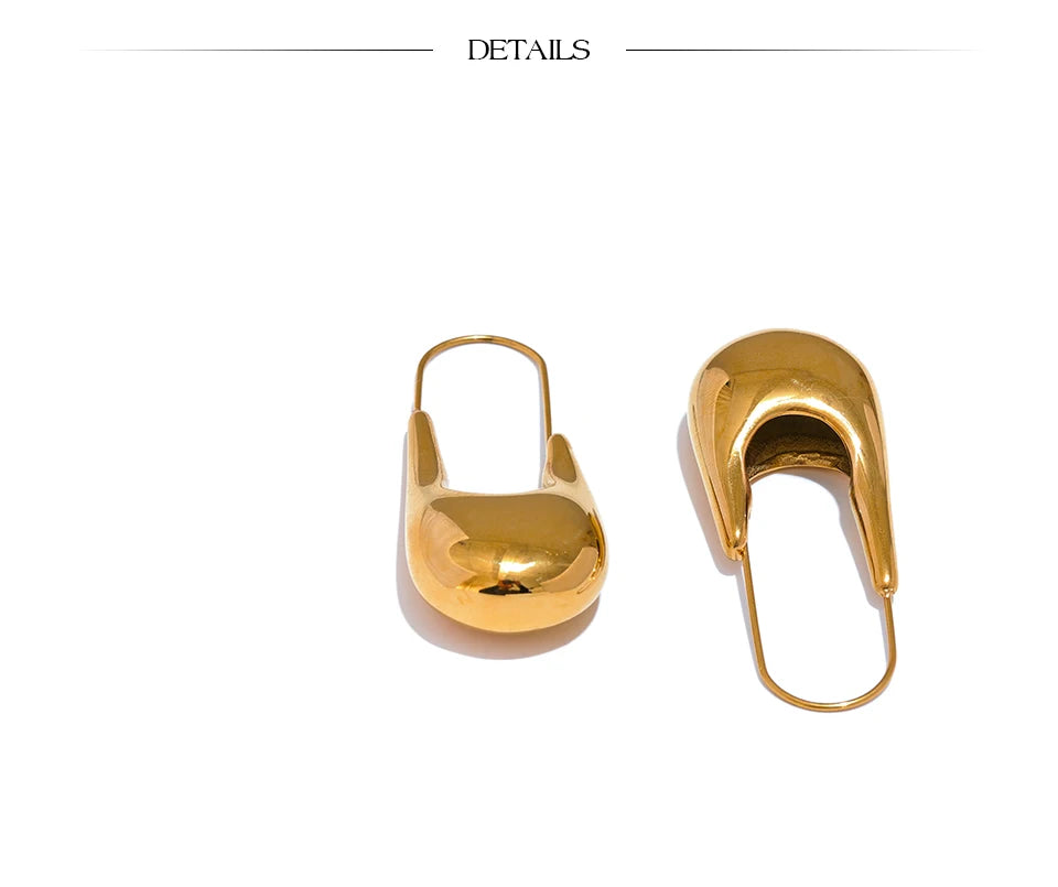 Geometric earrings in gold-plated stainless steel.