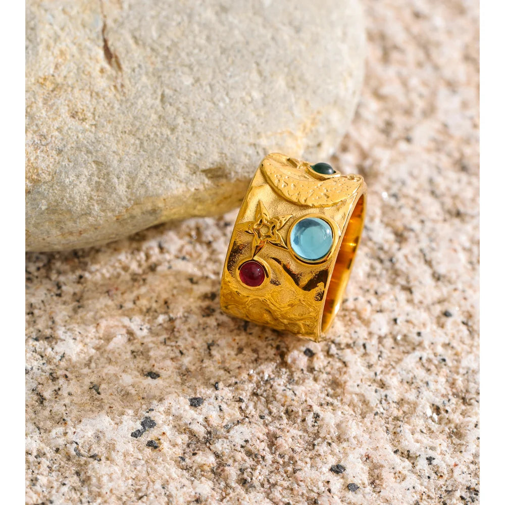 Glass star moon ring in 18K gold-plated stainless steel.
