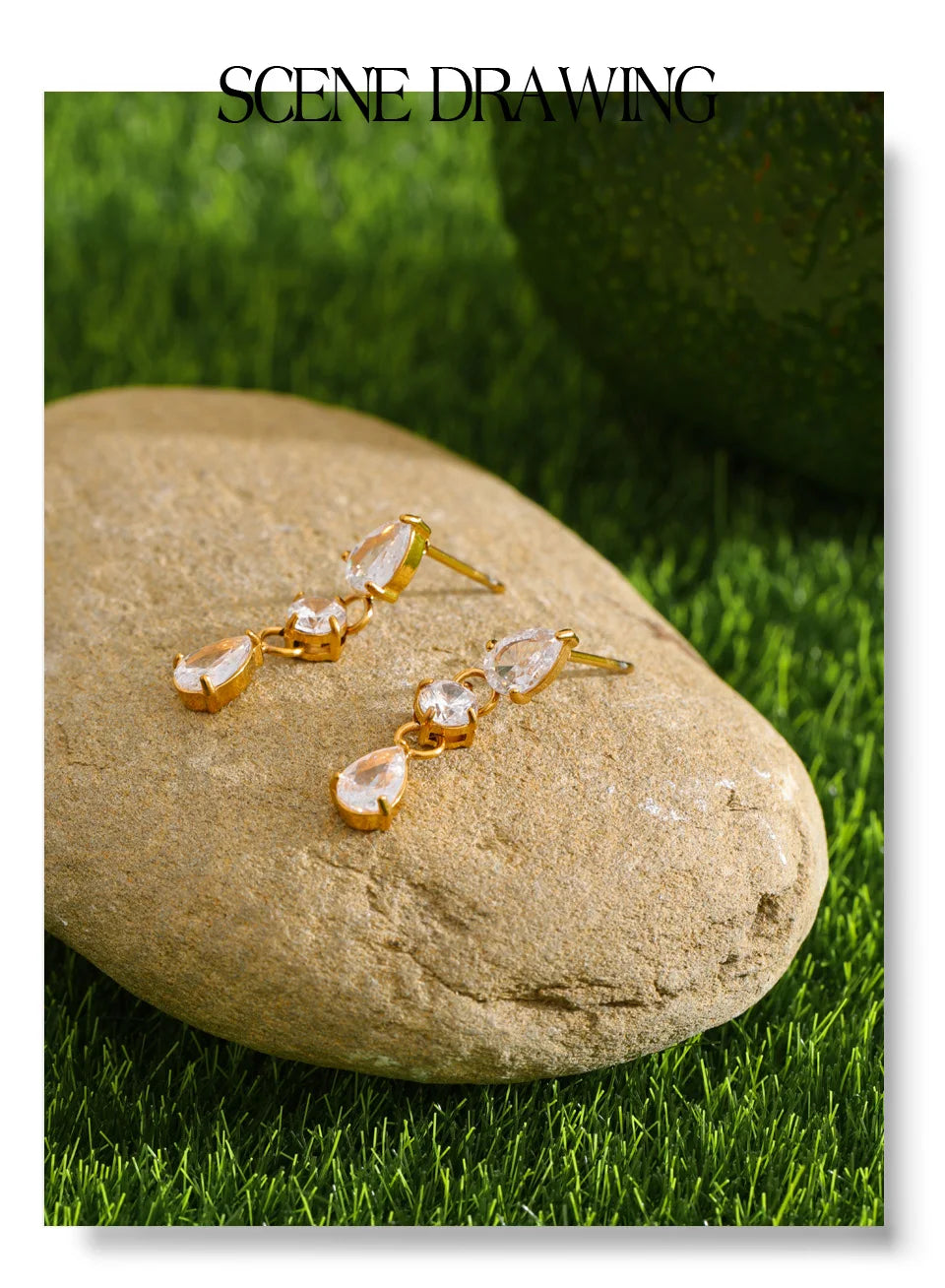 Cubic zirconia minimalist geometric earrings in gold-plated stainless steel with cubic zirconia.
