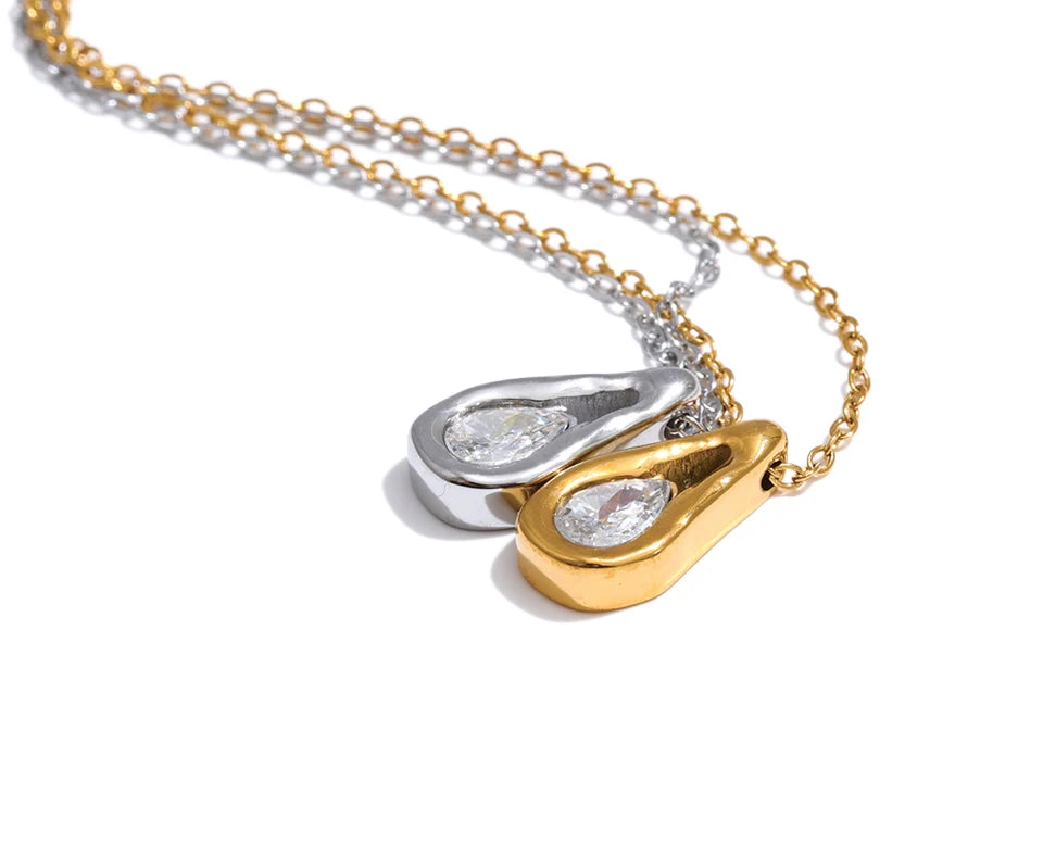 Cubic zirconia geometric necklace in gold-plated stainless steel with cubic zirconia.
