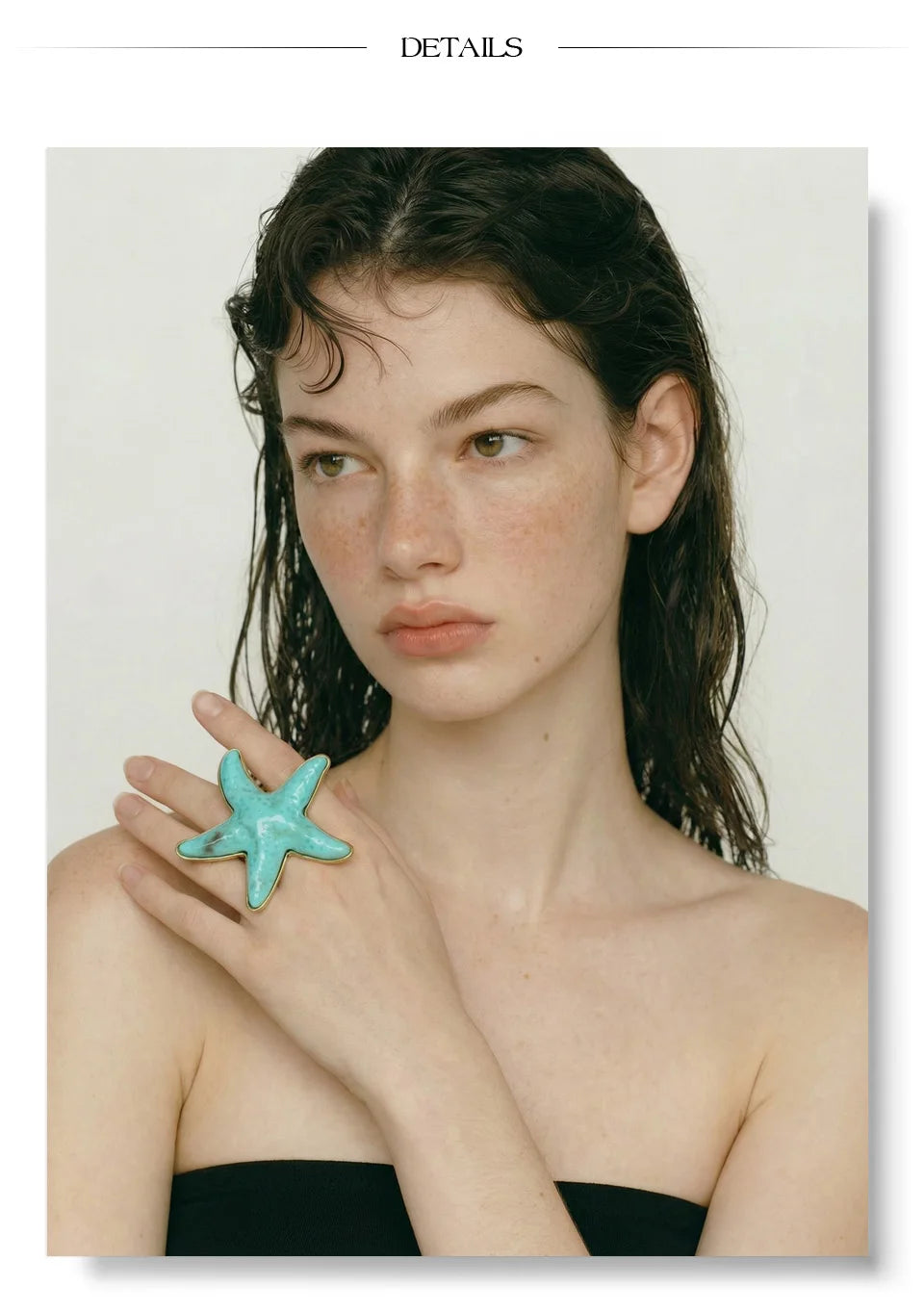 Resin acrylic star ring in 18K gold-plated stainless steel with resin and acrylic.