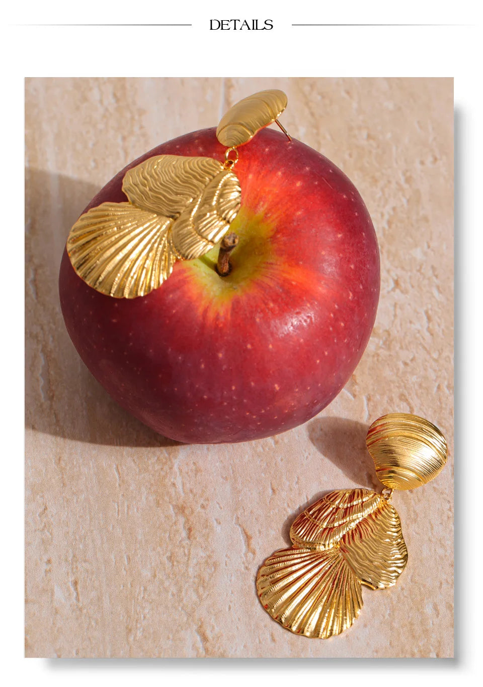 Shell geometric earrings in gold-plated stainless steel with shell.