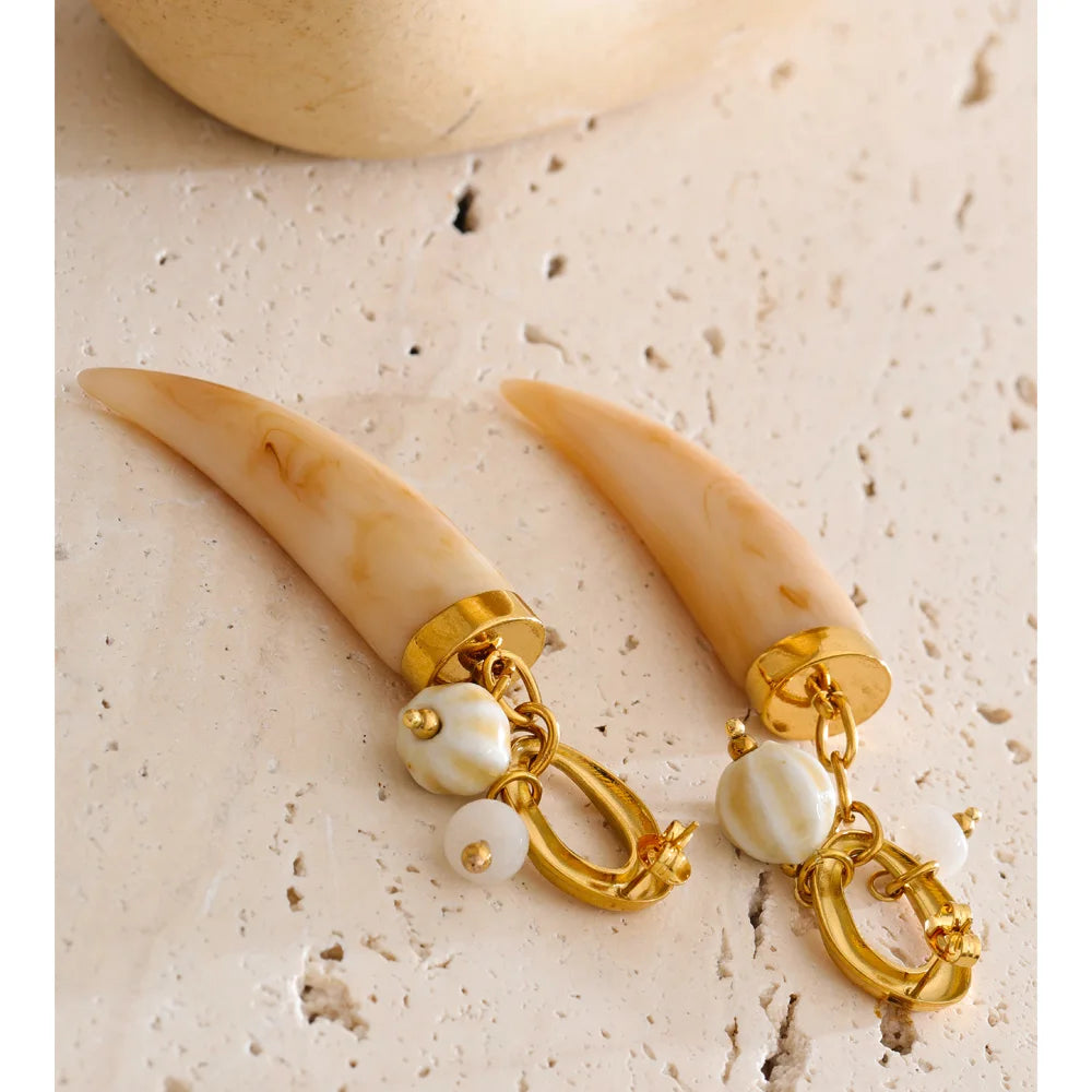 Resin acrylic geometric earrings in gold-plated stainless steel with resin and acrylic.