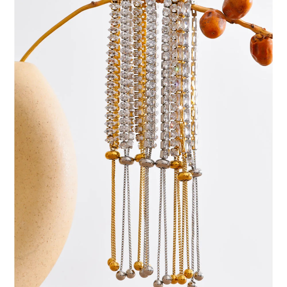 Cubic zirconia geometric bracelet in gold-plated stainless steel with cubic zirconia.