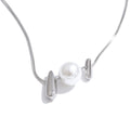 Pearl geometric necklace in gold-plated stainless steel with pearl.