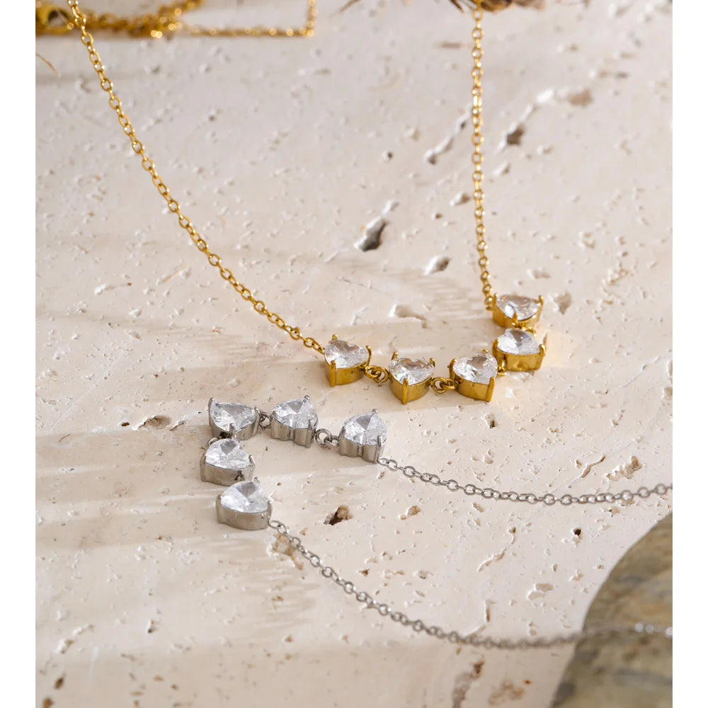 Cubic zirconia heart necklace in gold-plated stainless steel with cubic zirconia.