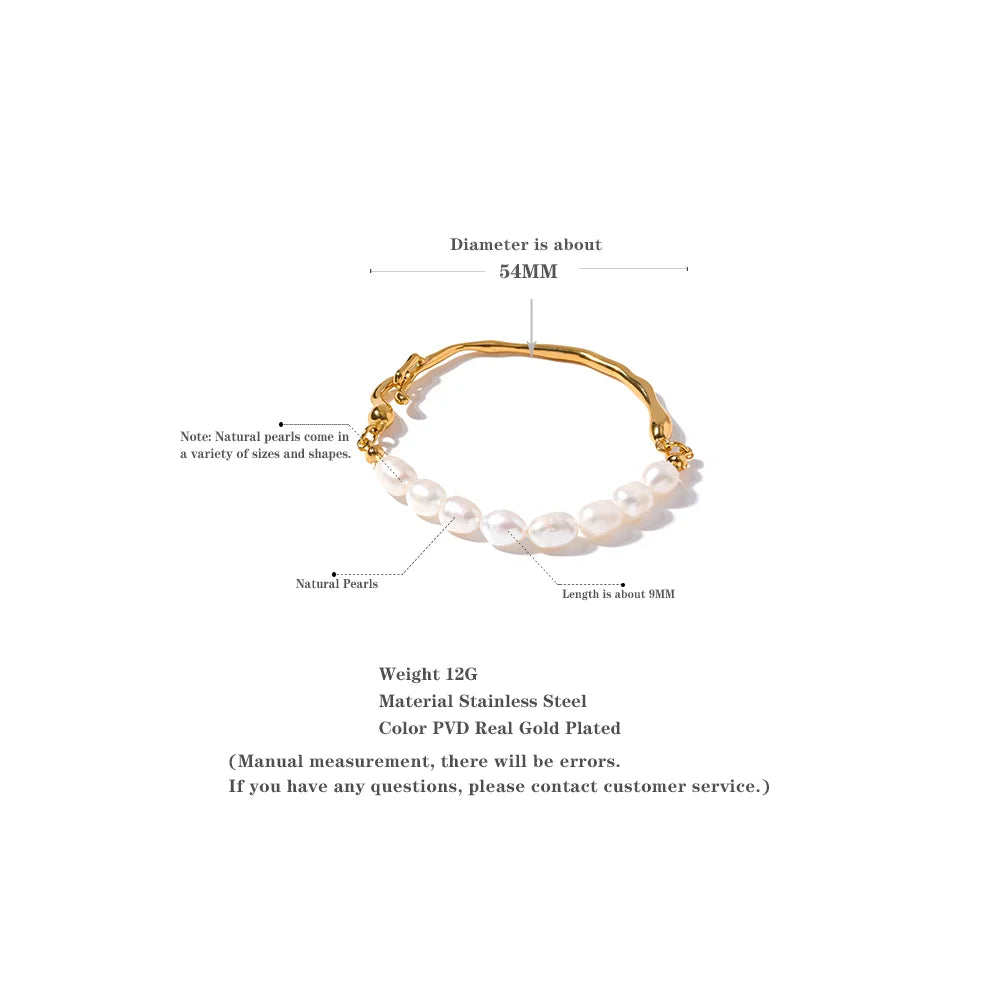 Freshwater pearl geometric bracelet in 18K gold-plated stainless steel with freshwater pearl.