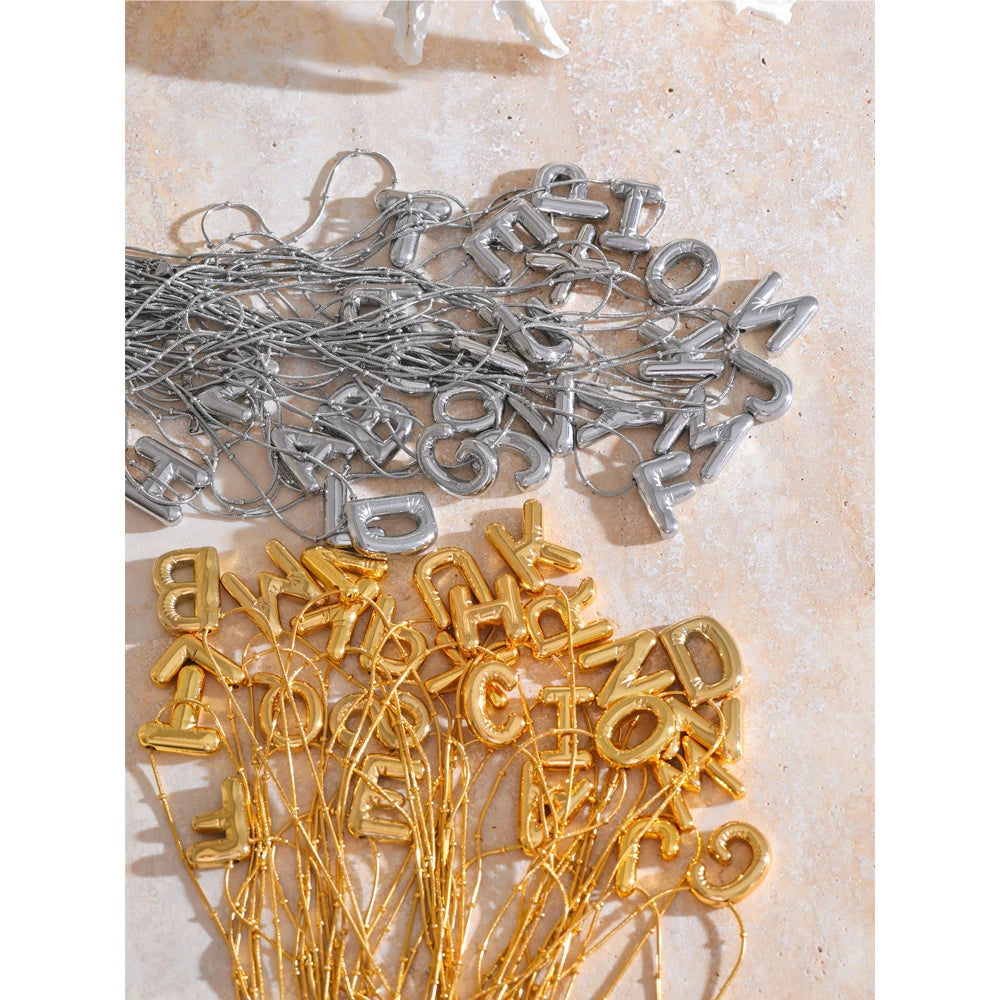 Geometric chain necklace in gold-plated stainless steel.