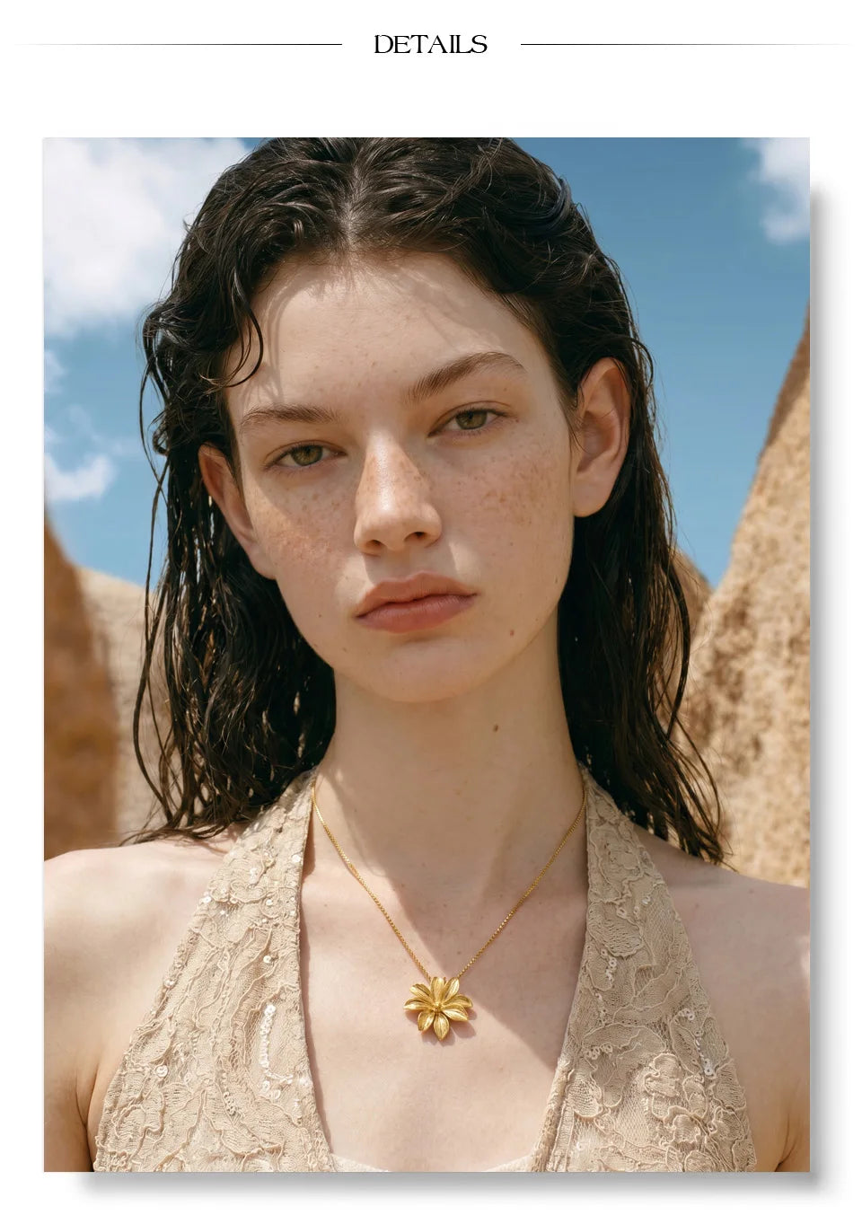 Flower necklace in gold-plated stainless steel.