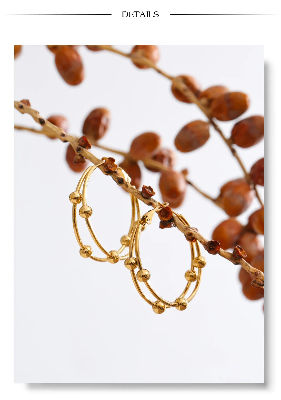 Geometric earrings in gold-plated stainless steel.