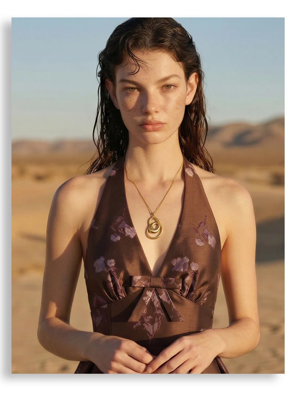 Geometric necklace in gold-plated stainless steel.