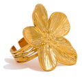 Flower geometric ring in 18K gold-plated stainless steel.