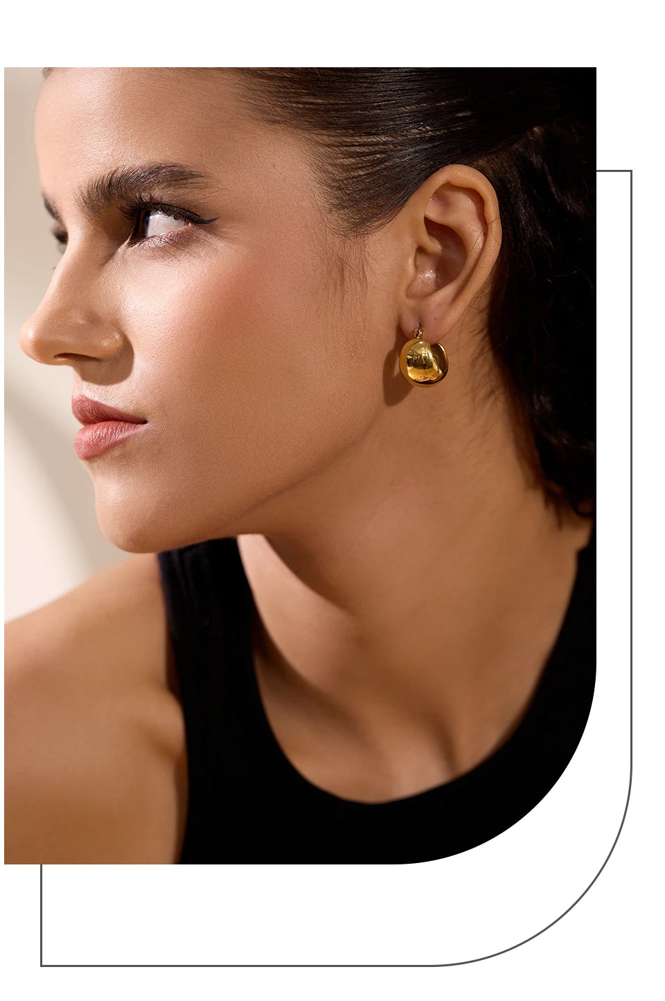 Geometric earrings in gold-plated stainless steel.