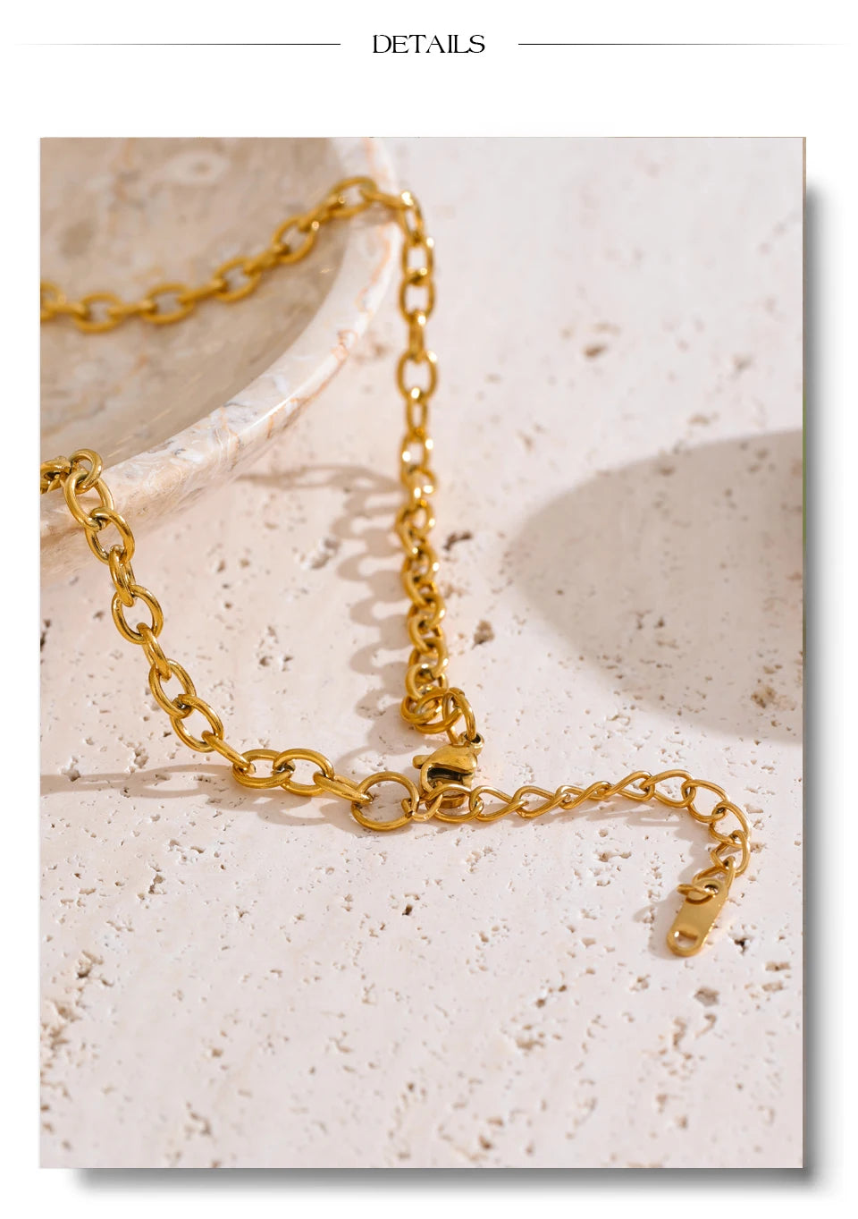 Geometric necklace in gold-plated stainless steel.
