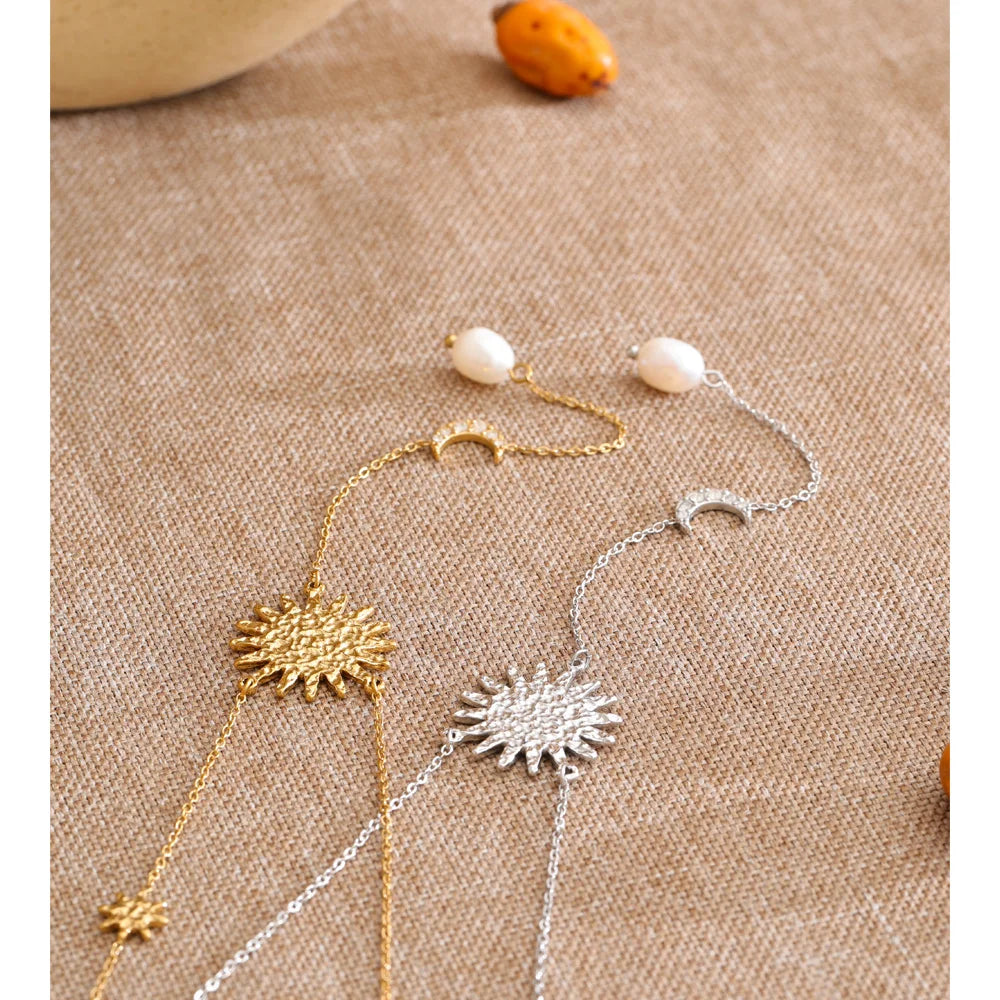 Cubic zirconia freshwater pearl heart necklace in gold-plated stainless steel with freshwater pearl and cubic zirconia.