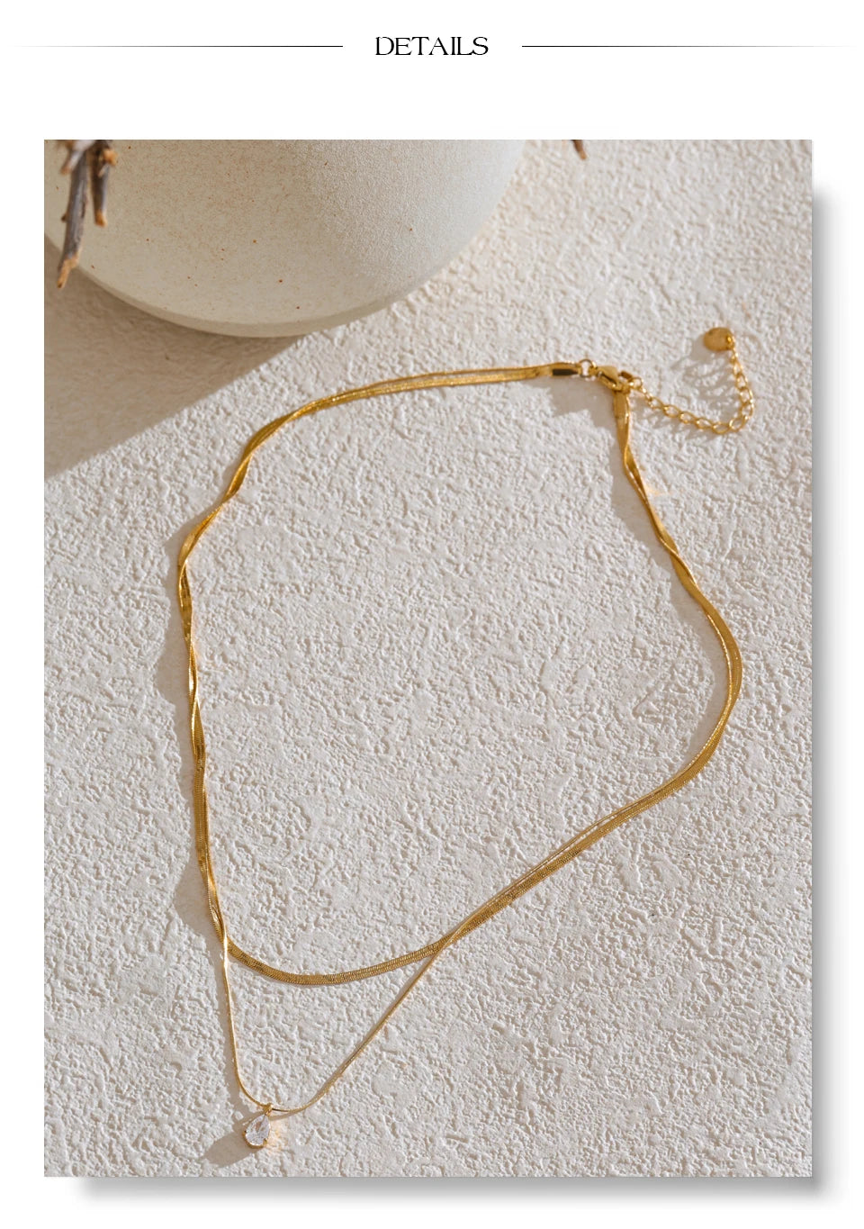 Cubic zirconia snake geometric necklace in gold-plated stainless steel with cubic zirconia.