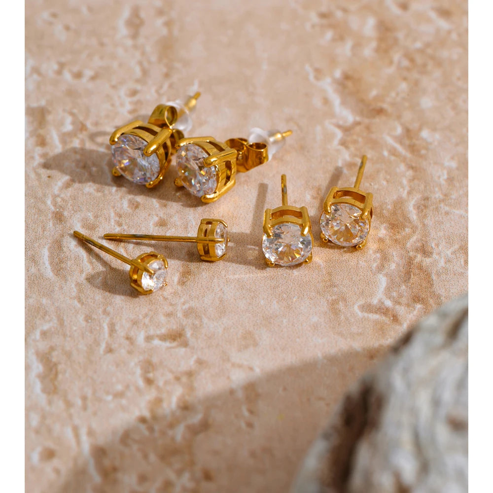 Cubic zirconia geometric earrings in gold-plated stainless steel with cubic zirconia.