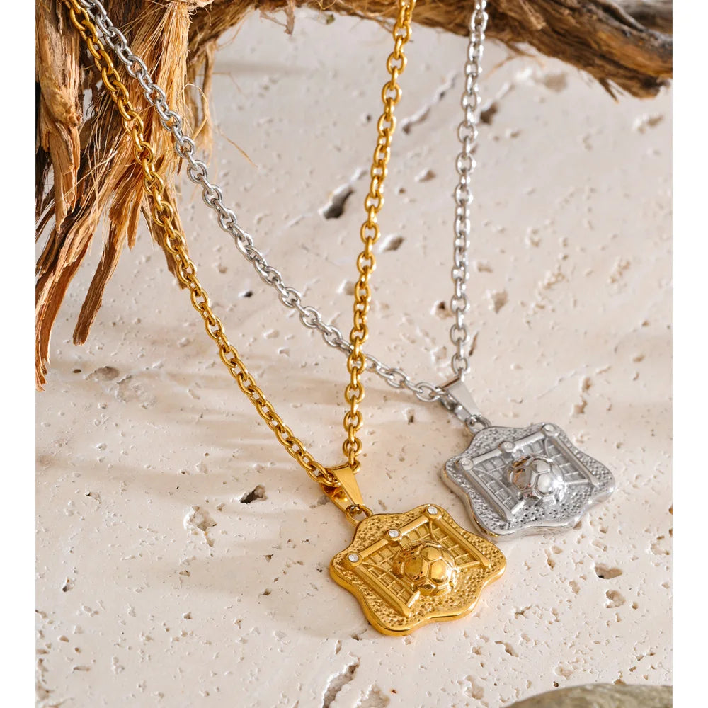 Geometric necklace in gold-plated 316L stainless steel.