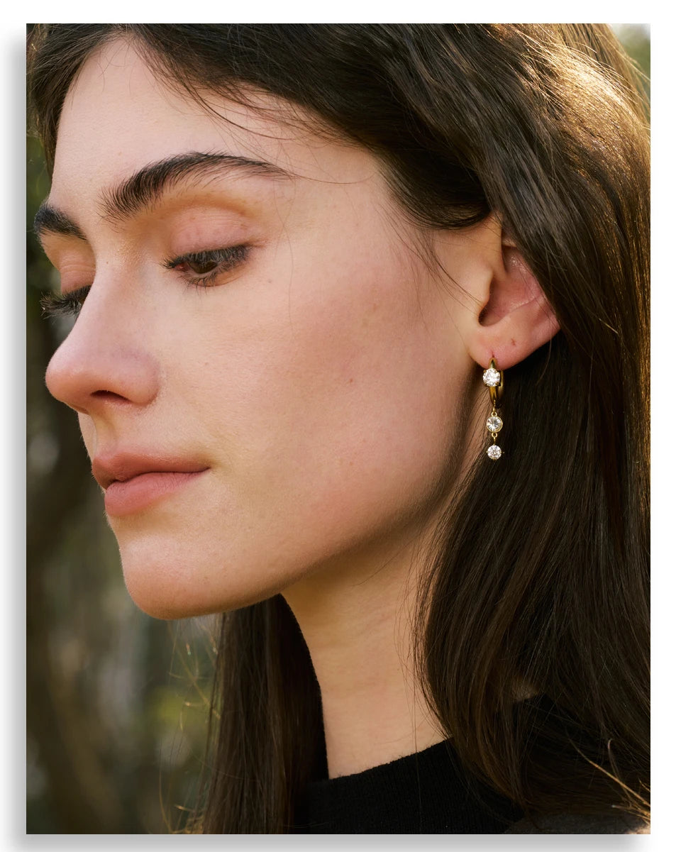 Cubic zirconia geometric earrings in gold-plated stainless steel with cubic zirconia.