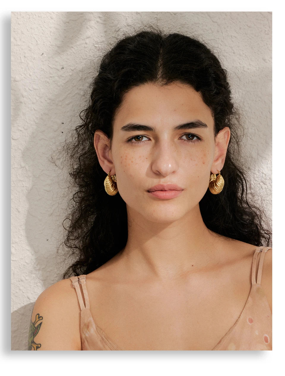 Geometric earrings in gold-plated stainless steel.