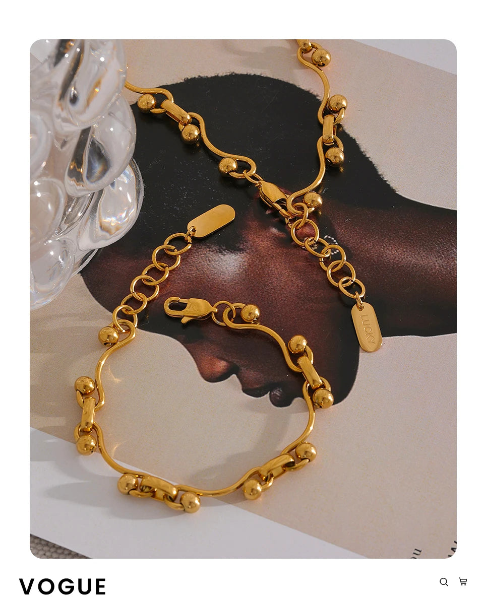 Geometric chain necklace in 18K gold-plated stainless steel.