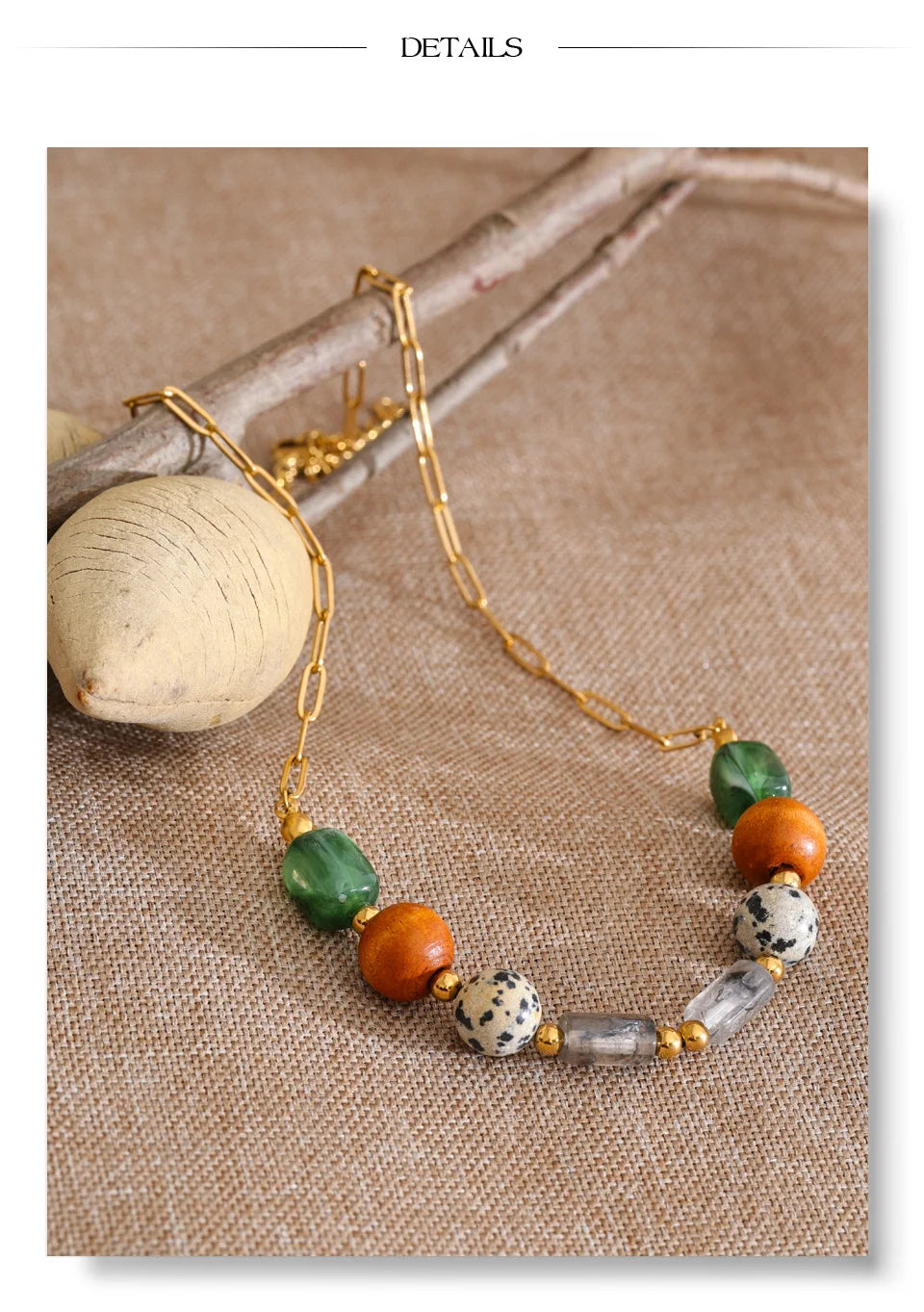 Resin natural stone beaded necklace in gold-plated stainless steel with natural stone and resin.