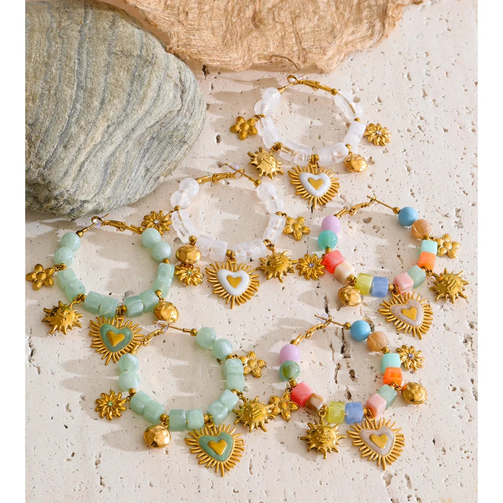 Resin acrylic heart earrings in gold-plated stainless steel with resin and acrylic.