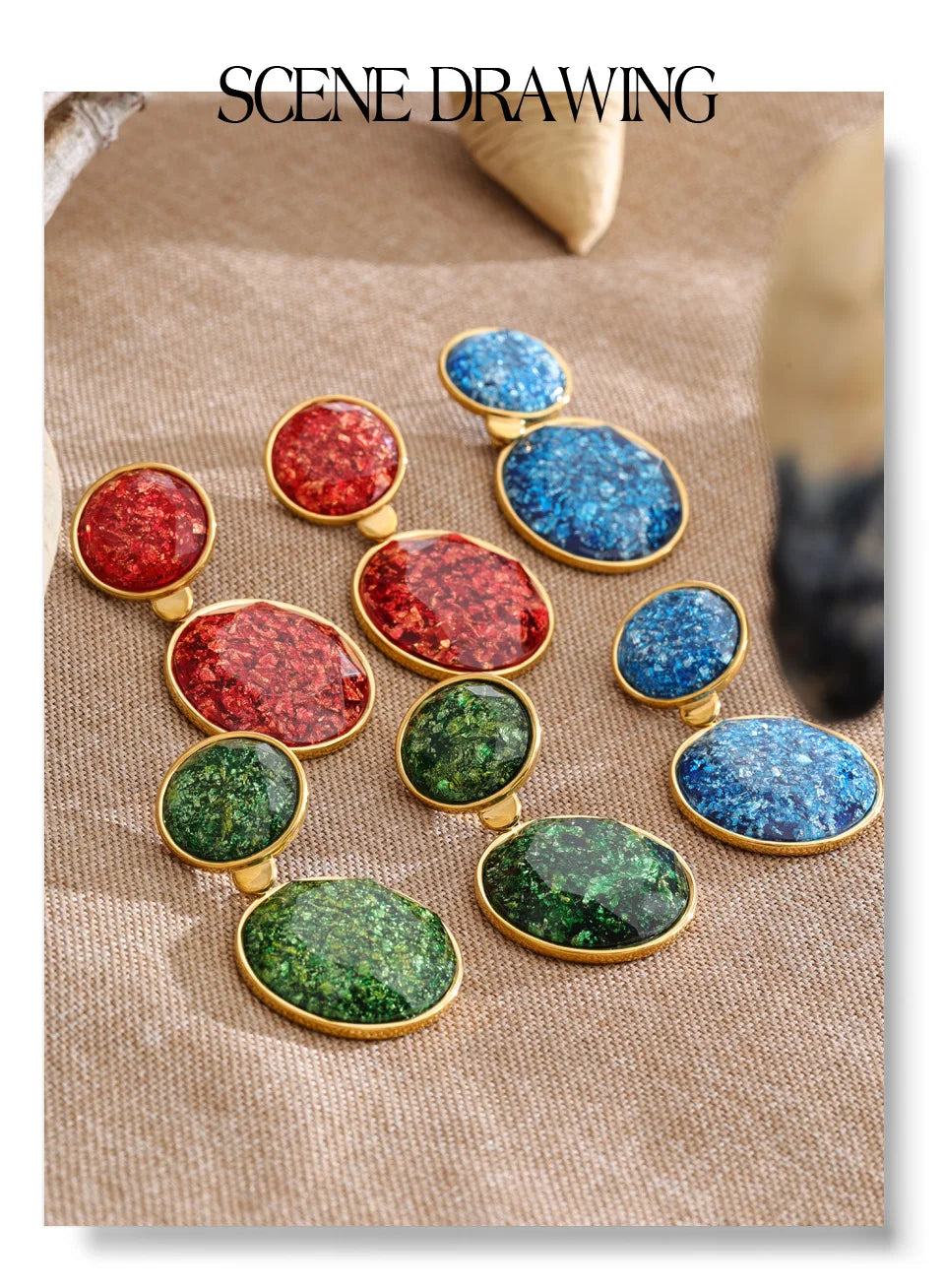 Resin geometric earrings in gold-plated stainless steel with resin.