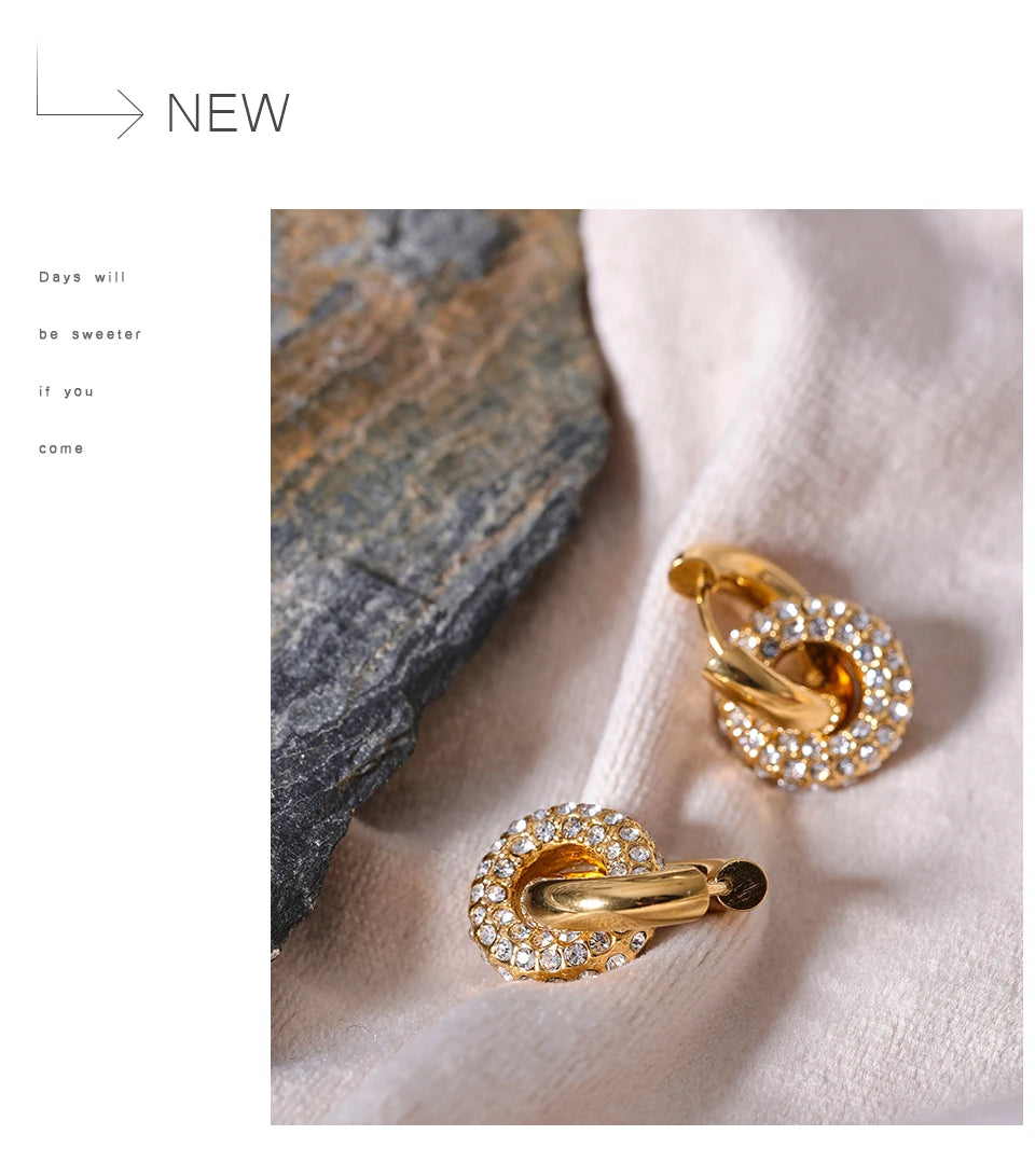 Cubic zirconia geometric earrings in 18K gold-plated stainless steel with cubic zirconia.
