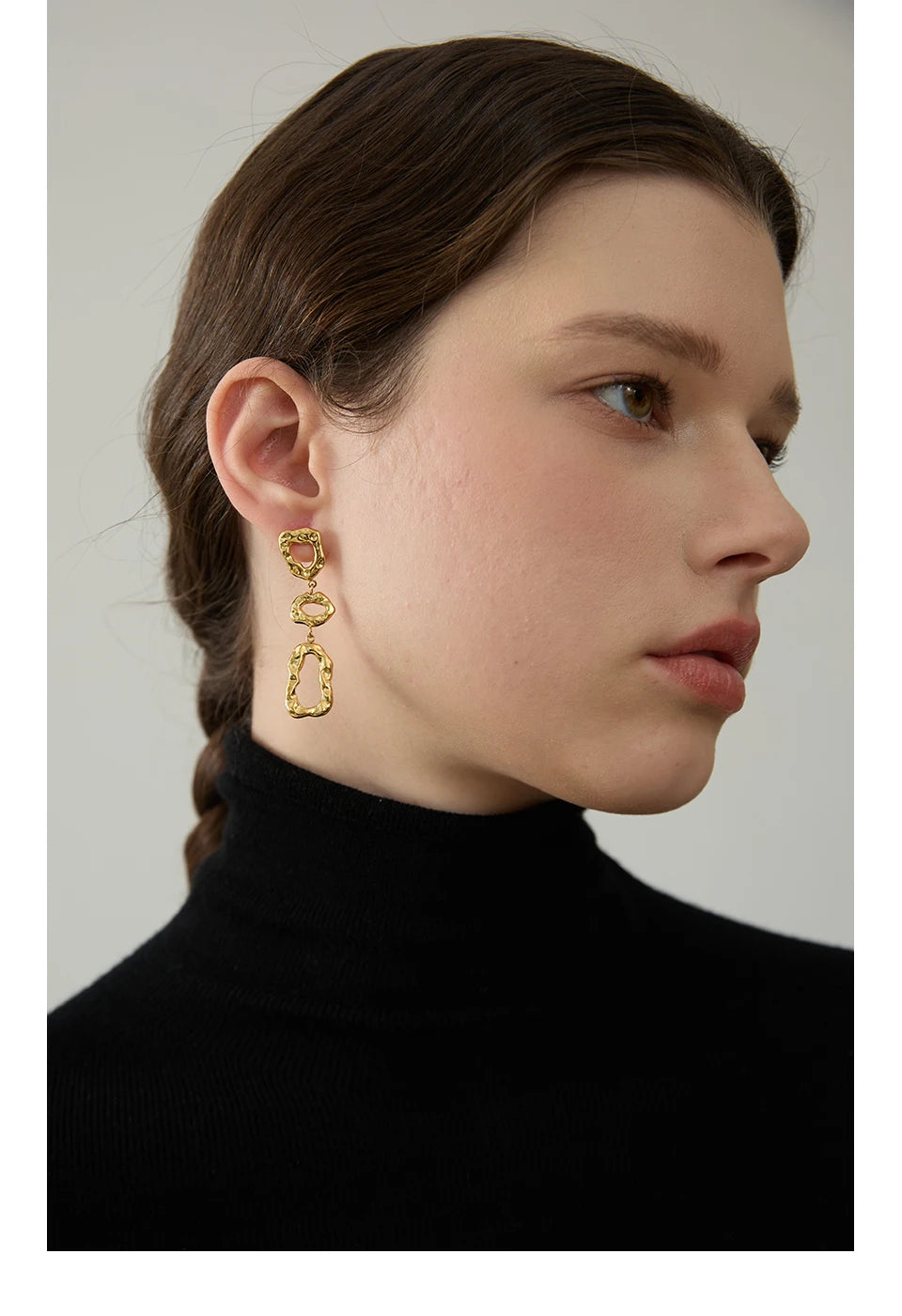 Geometric earrings in gold-plated 316L stainless steel.