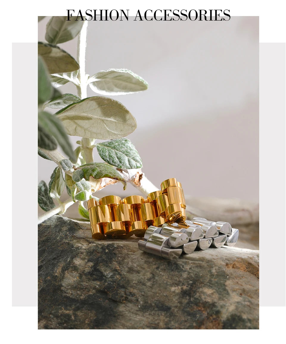 Geometric chain ring in gold-plated stainless steel.