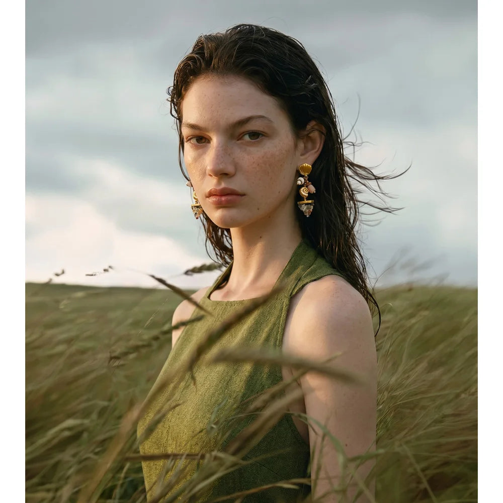 Shell natural stone geometric earrings in gold-plated stainless steel with natural stone and shell.