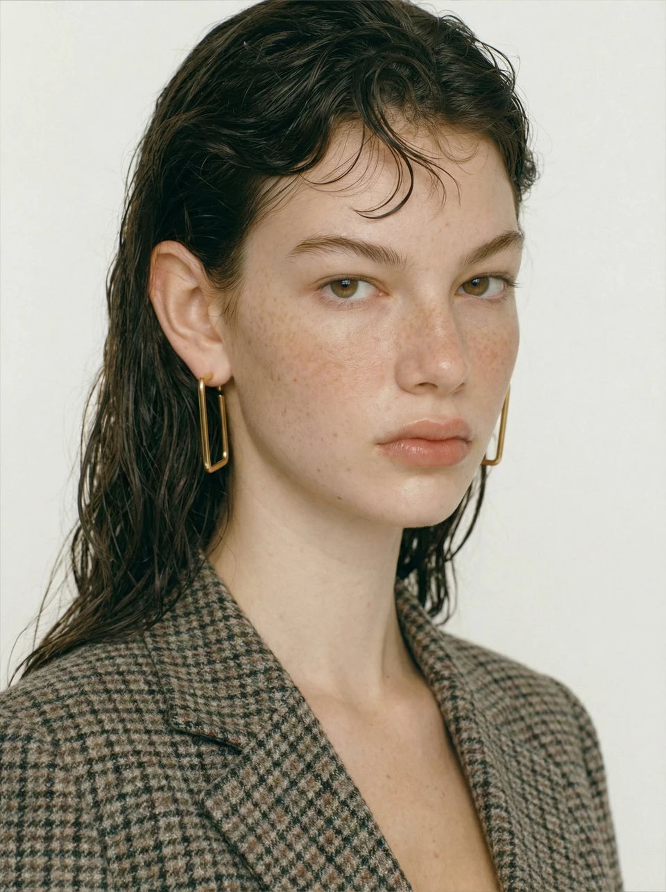 Geometric earrings in gold-plated stainless steel.