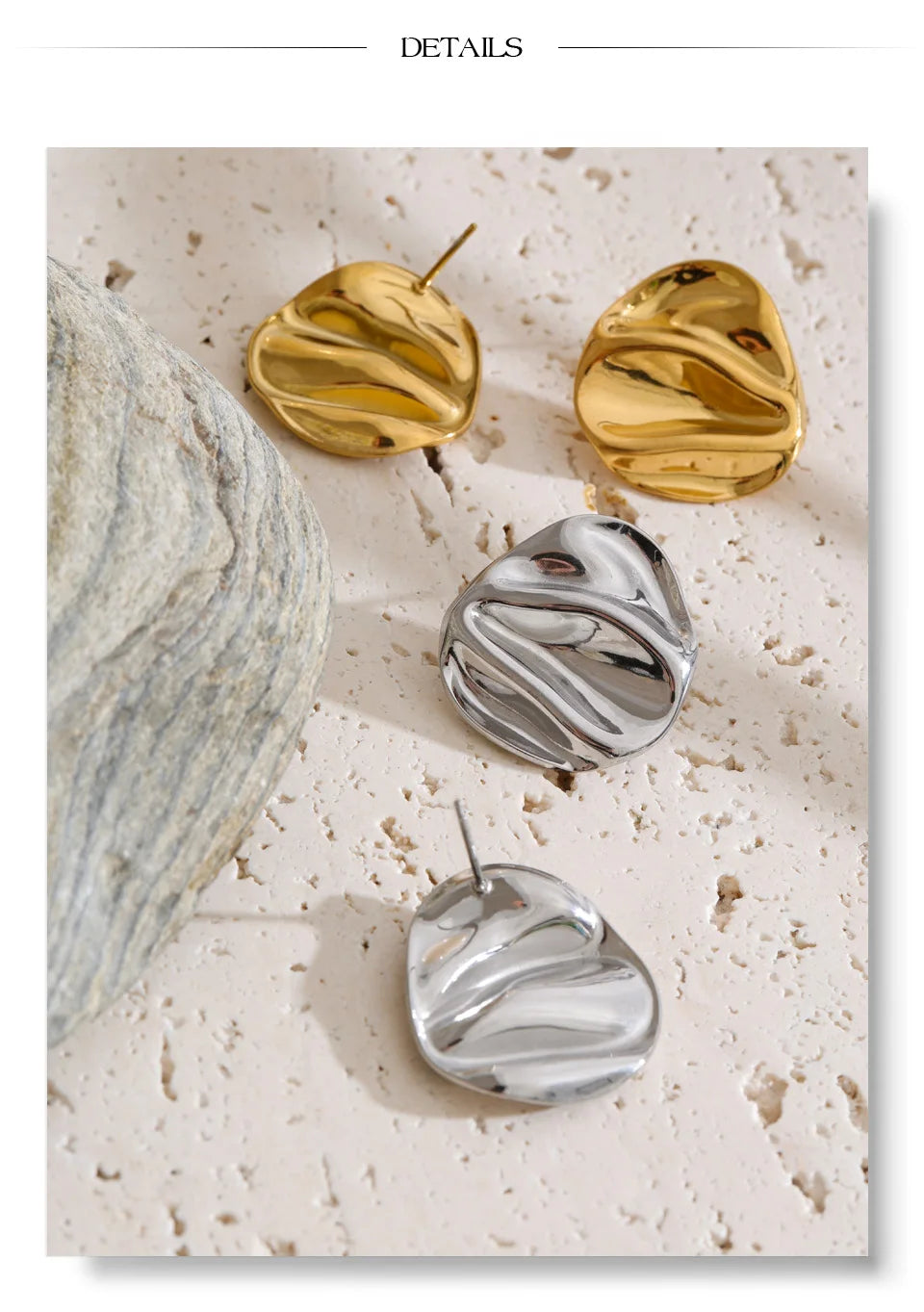 Geometric earrings in gold-plated stainless steel.