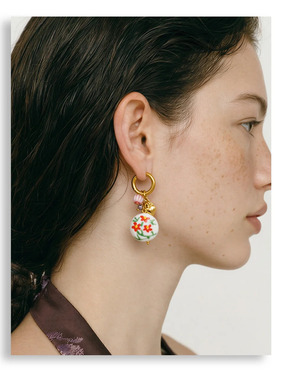 Flower geometric earrings in gold-plated stainless steel.